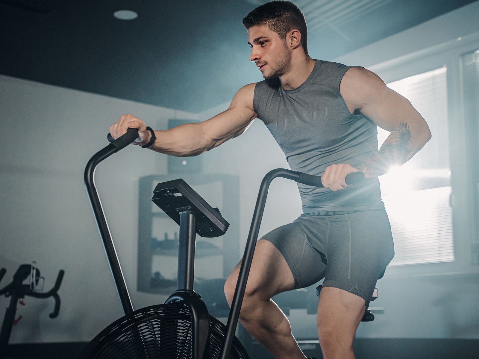 Unlocking Optimal Fitness - Exploring the Health Benefits of Cardio vs Weight Training