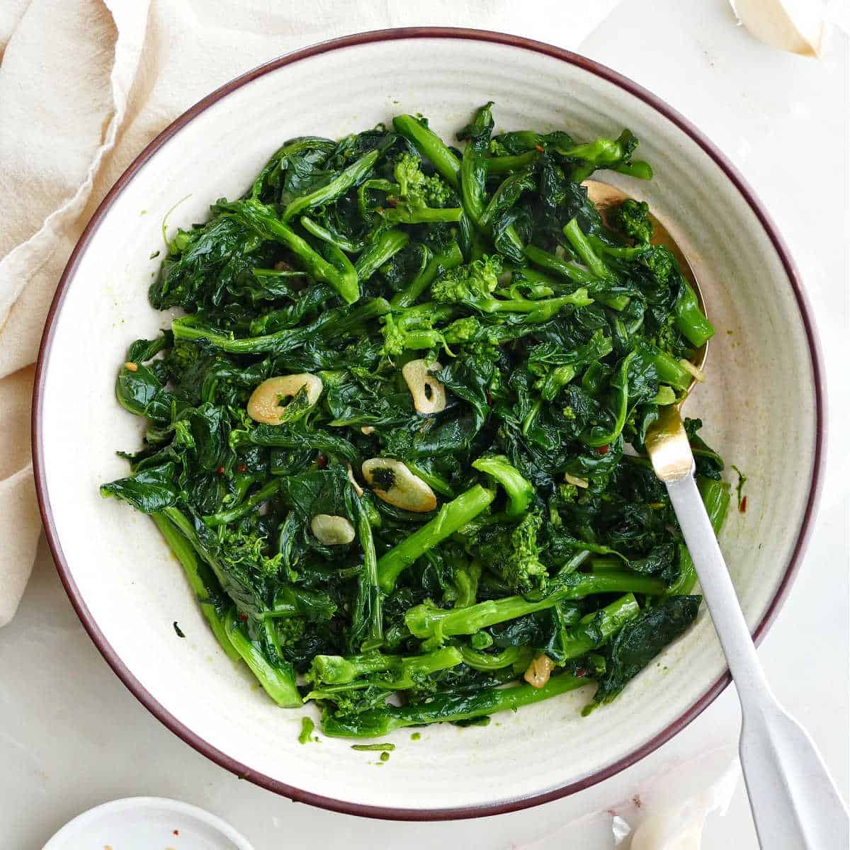 Cook Broccoli Leaves - Discover Nutritious and Delicious Ways to Enjoy This Often-Overlooked Green